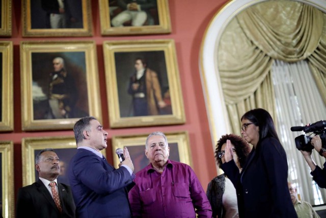 Venezuela's new chief prosecutor Tarek William Saab and National Constituent Assembly President Delcy Rodriguez attend Saab's appointment ceremony in Caracas, Venezuela, August 5, 2017. REUTERS/Ueslei Marcelino