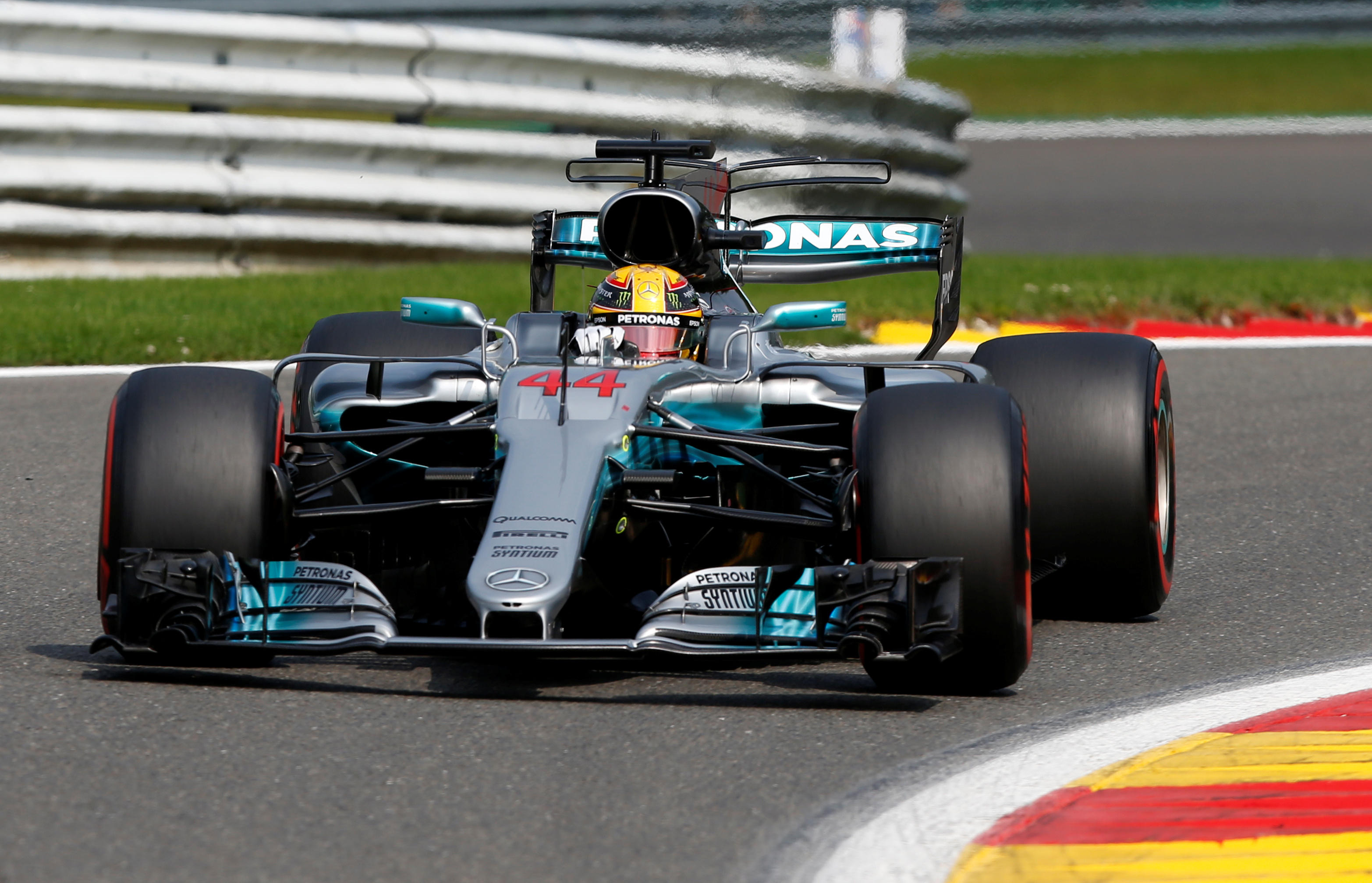 Lewis Hamilton logra la pole del Gran Premio de Malasia