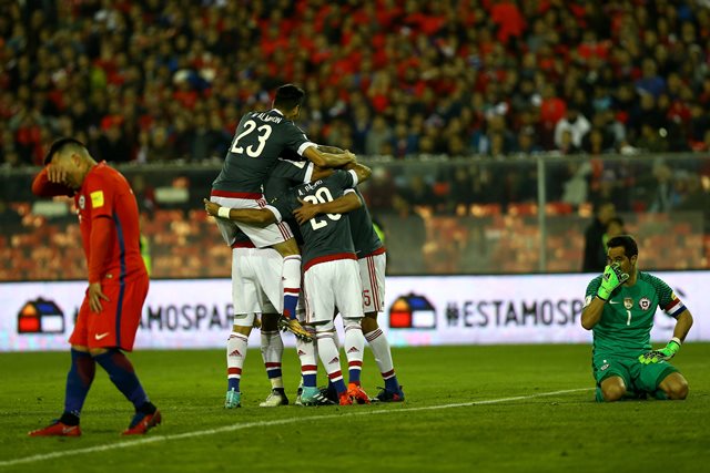 La selección paraguaya de fútbol apabulló a su similar de Chile. REUTERS/Ivan Alvarado