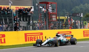 Hamilton gana en Bélgica por delante de Vettel