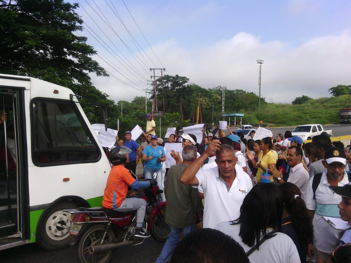 Trabajadores de la  gobernación de Miranda protestan para exigir pago de deuda al gobierno nacional #7Ago (fotos)