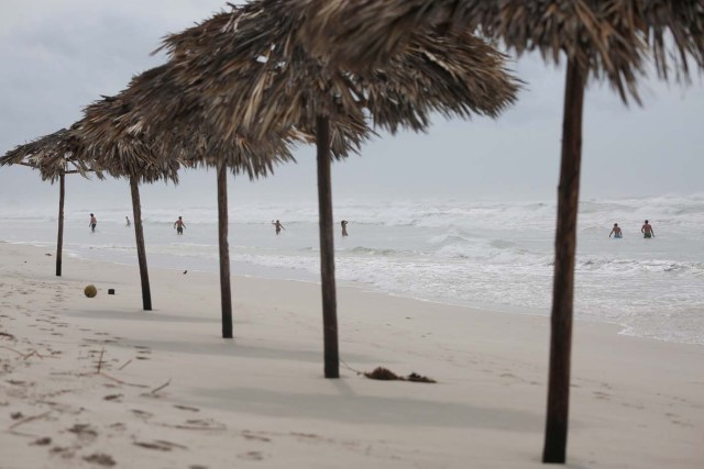 Tourists enjoy a beach a day after the passage of Hurricane Irma in Varadero, Cuba, September 10, 2017. REUTERS/Alexandre Meneghini