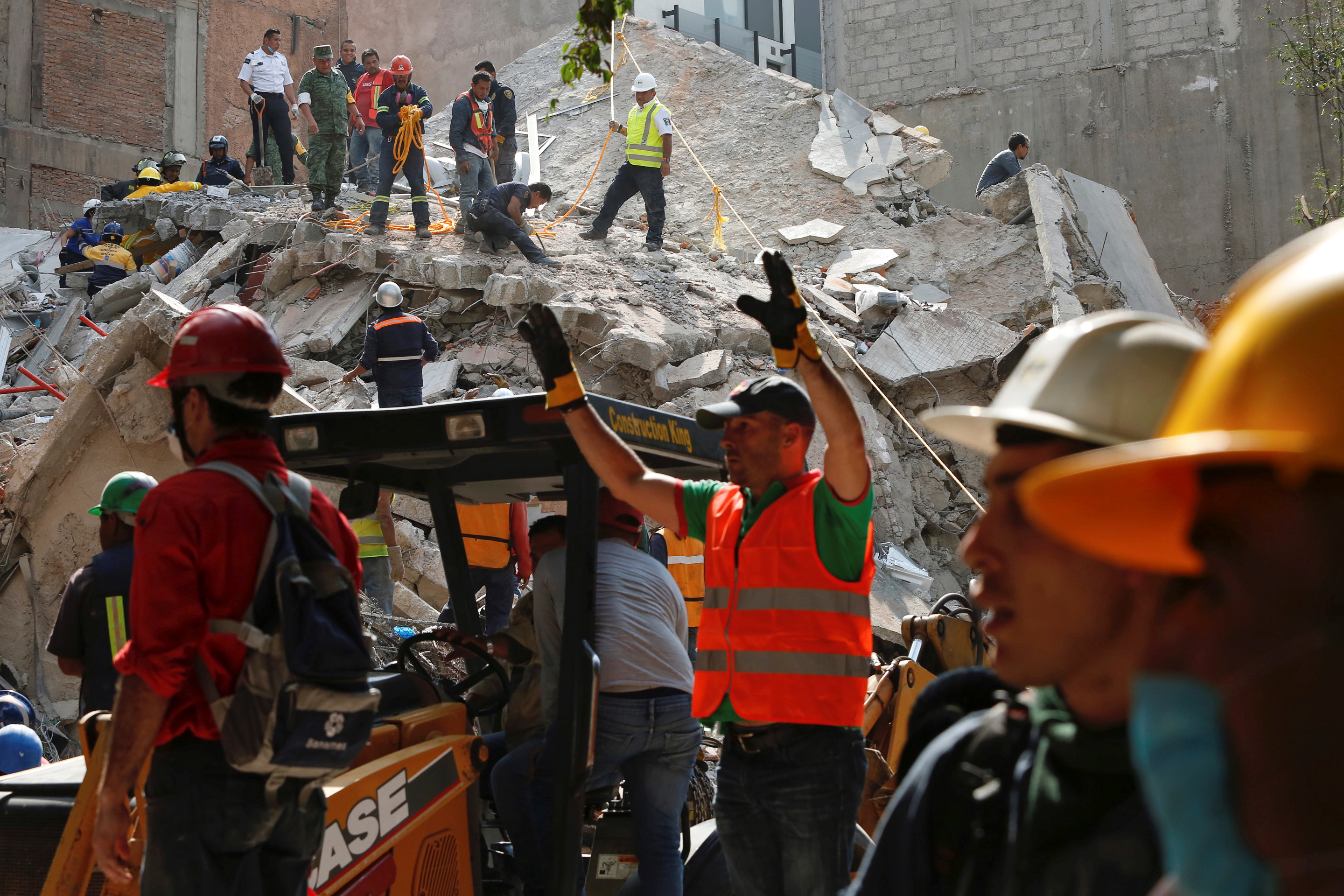 Ciudad de México sumida en caos y olor a gas tras devastador terremoto