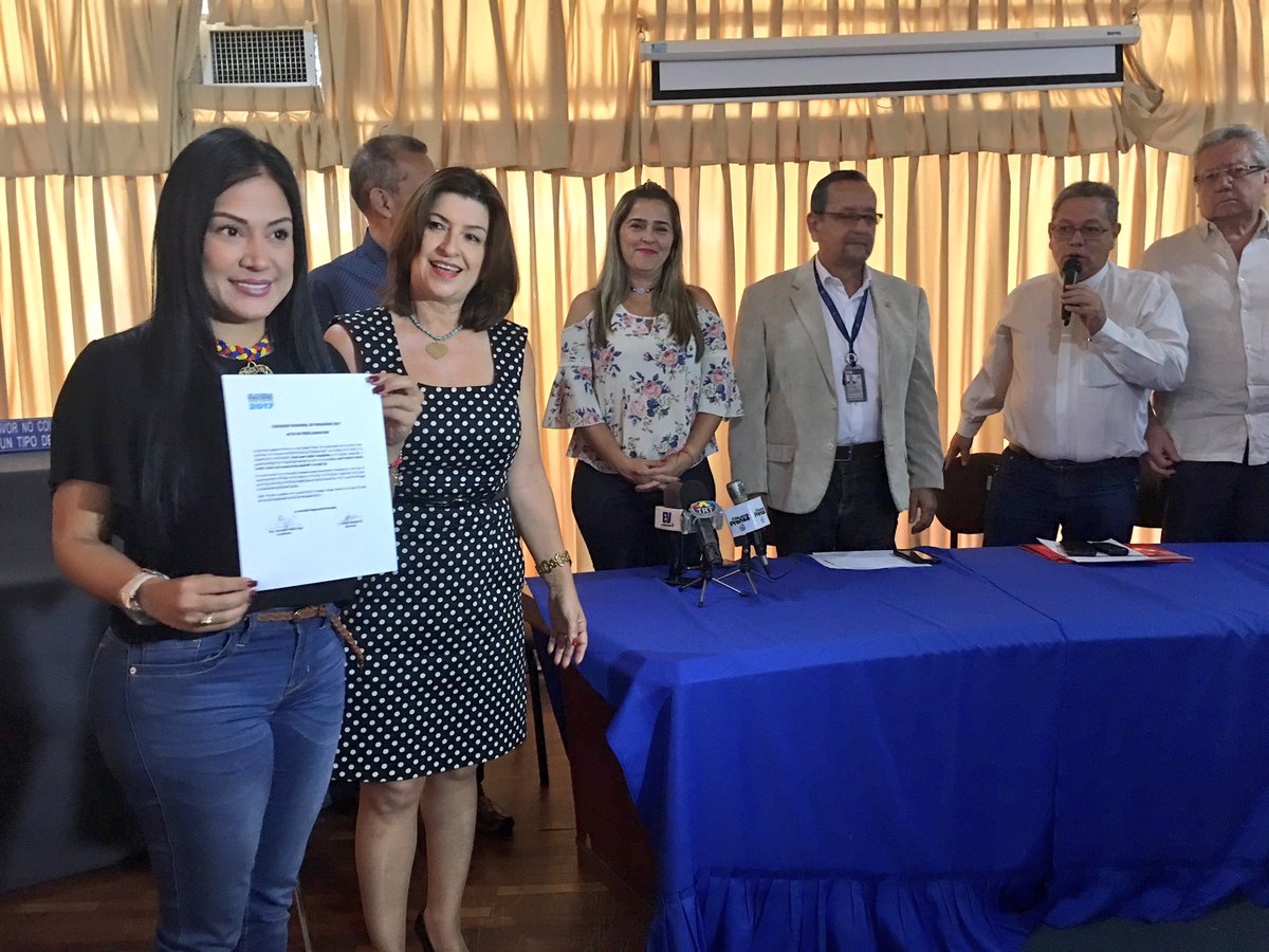 Laydi Gómez recibe acta de proclamación como candidata a la gobernación de Táchira