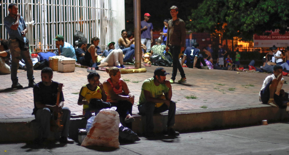 PMA posterga de manera indefinida entrega de bonos a venezolanos en Colombia