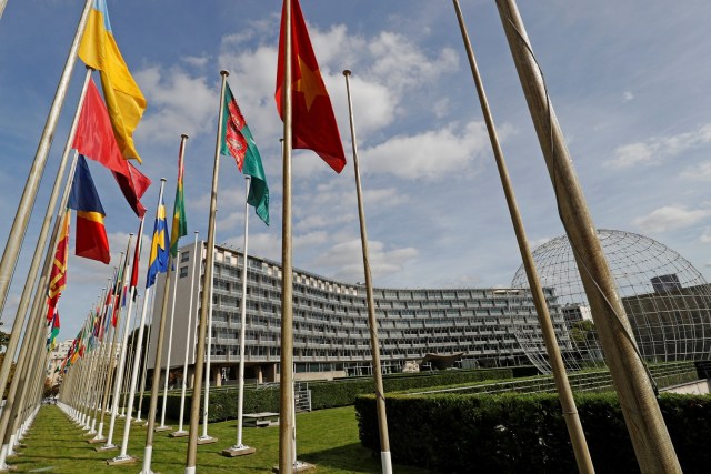 El logotipo de la Organización de las Naciones Unidas para la Educación, la Ciencia y la Cultura (UNESCO) se encuentra frente a su sede en París, Francia, el 4 de octubre de 2017. Foto tomada el 4 de octubre de 2017. REUTERS / Philippe Wojazer