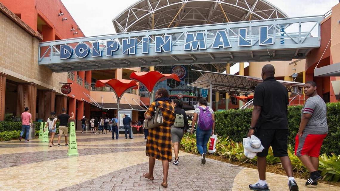 Arrestan a hombre por intentar detonar una bomba en el Dolphin Mall de Miami