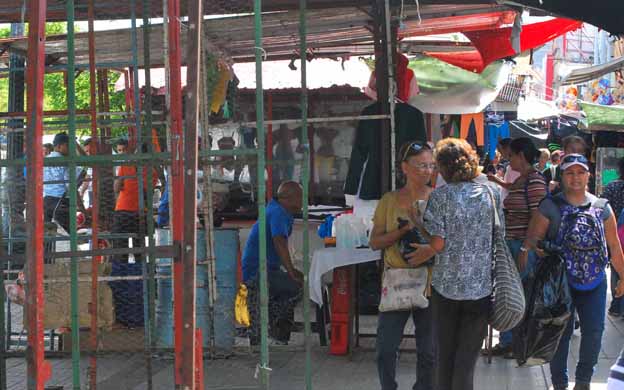 Los vendedores esperan un fin de año con buenas ventas. (Foto: Jesuana Ramos) 