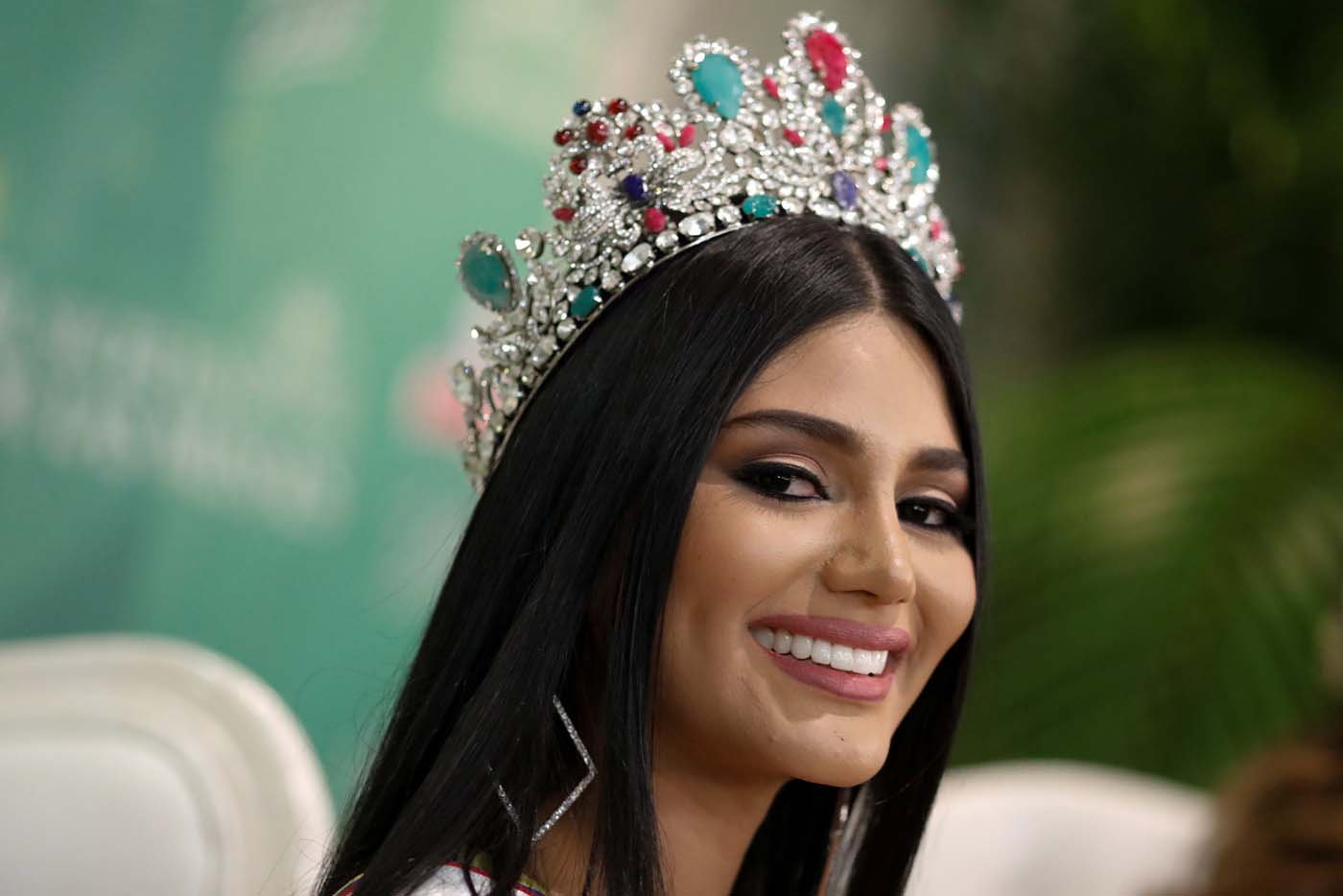 Nuestra bella Sthefany Gutiérrez avanza con paso ganador a las semifinales del Miss Universo 2018