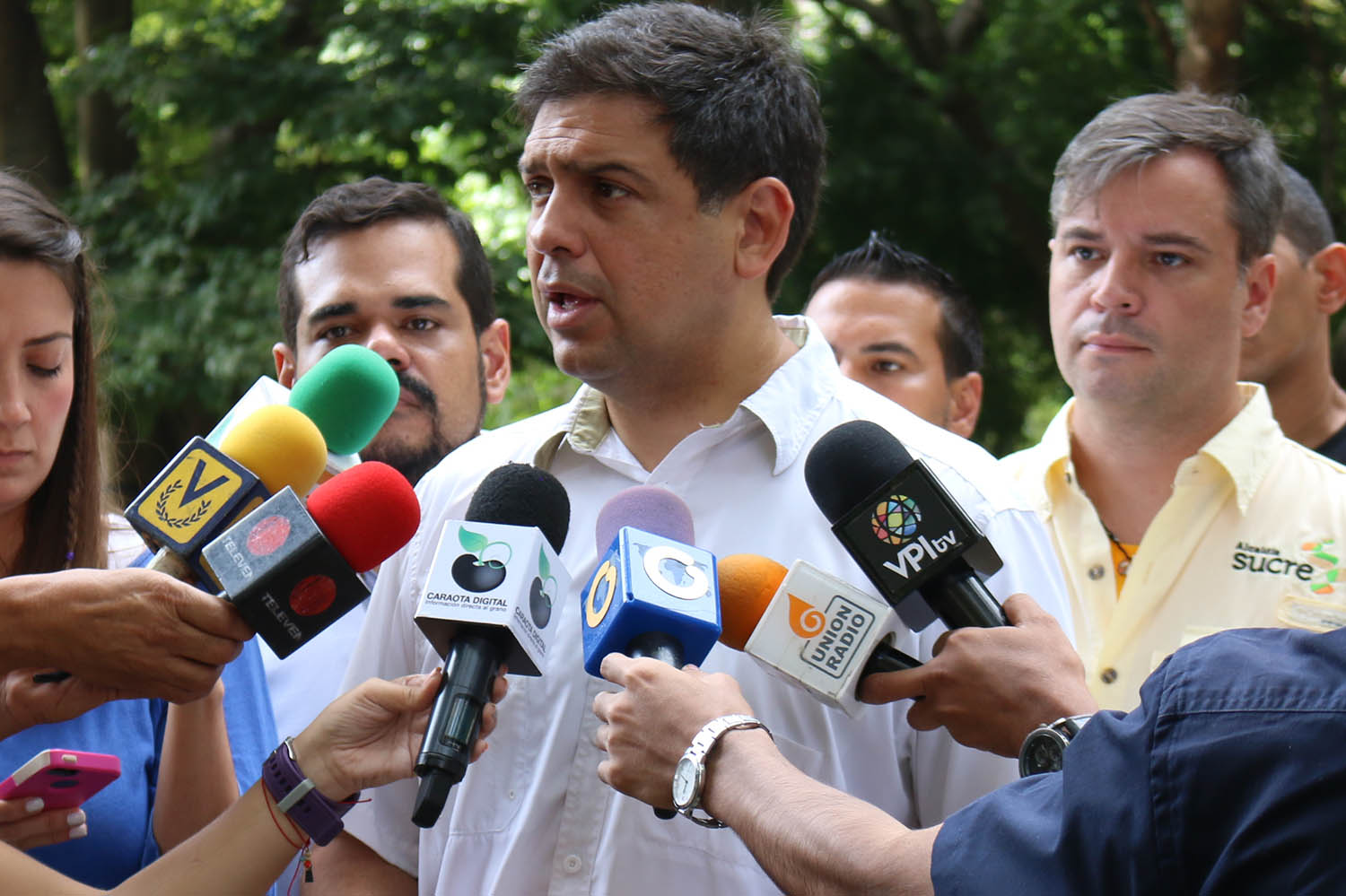 Carlos Ocariz entregó Bs. 400 millones a vecinos de Sucre para proyectos comunitarios