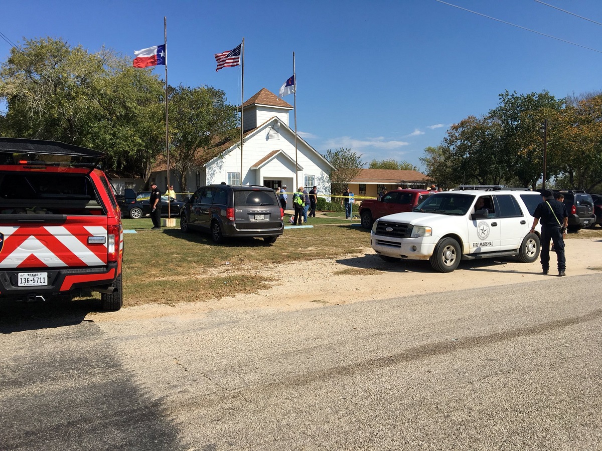 Tiroteo dentro de una iglesia en Texas deja 26 muertos y docenas de heridos