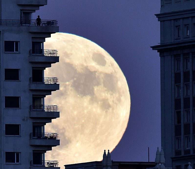 Cómo ver la más brillante superluna de este año