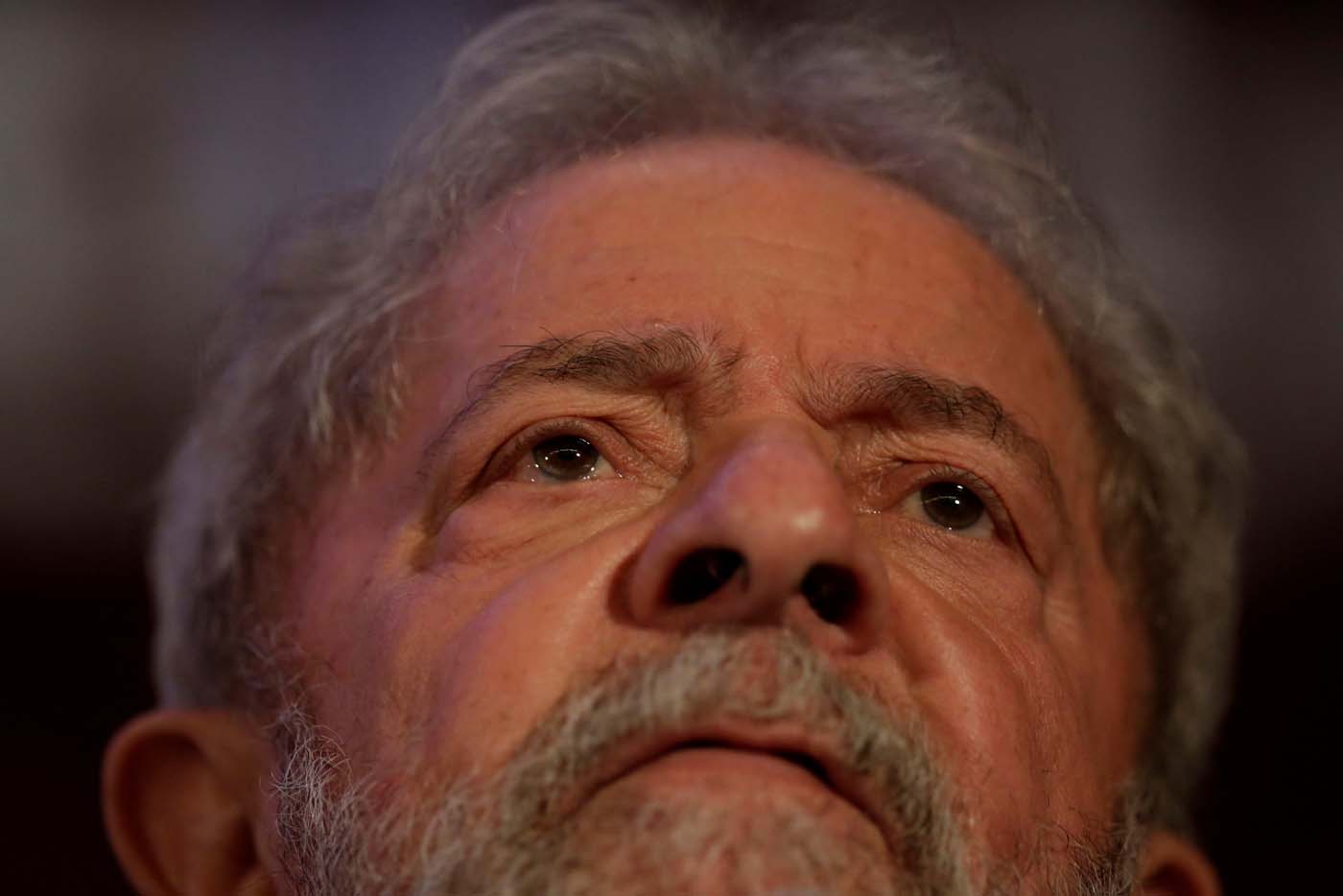 Lula durmió tranquilo en su primera noche en prisión acompañado de un abogado