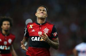 Flamengo suspende contrato de Guerrero hasta recuperar condición para jugar