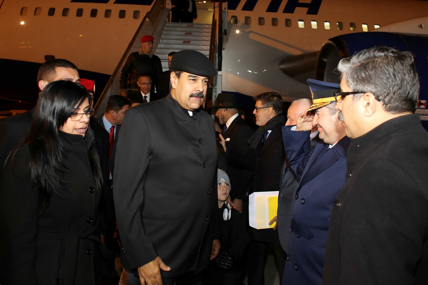 Maduro hace nueva escala en Argel de regreso a Caracas