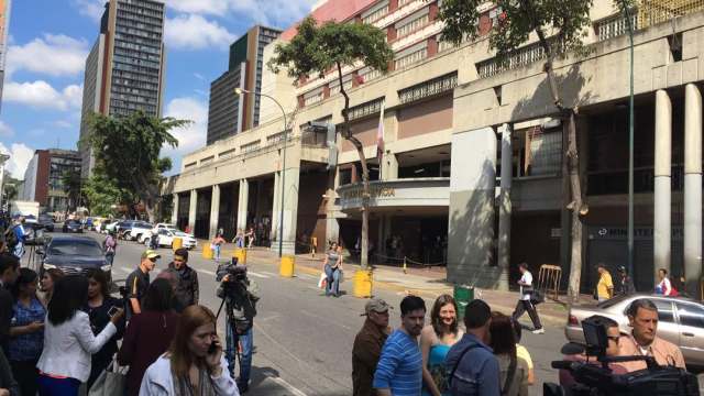 Presos políticos liberados frente al Palacio de Justicia este #26Dic // Foto LaPatilla