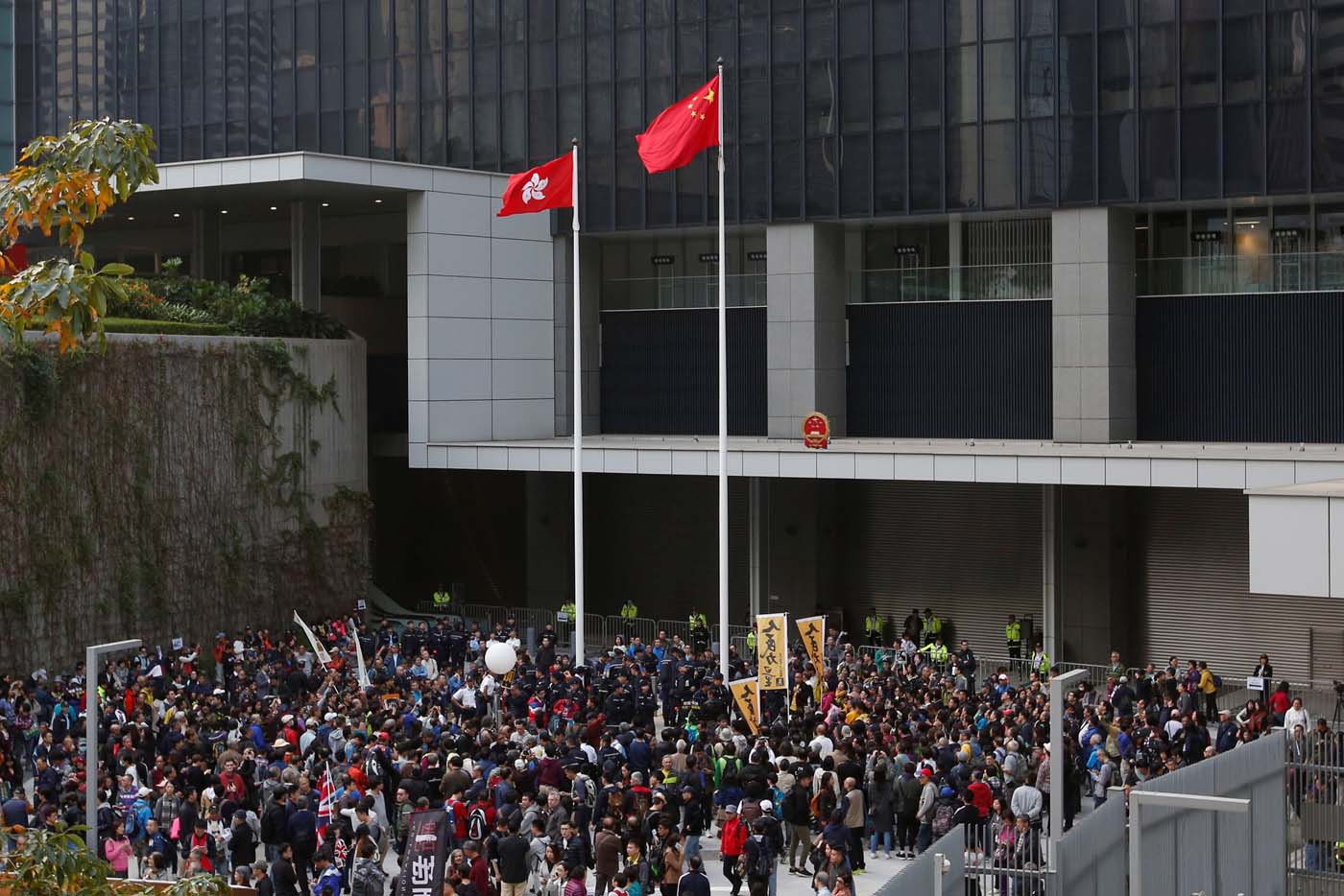Miles de personas protestan en Hong Kong para pedir democracia