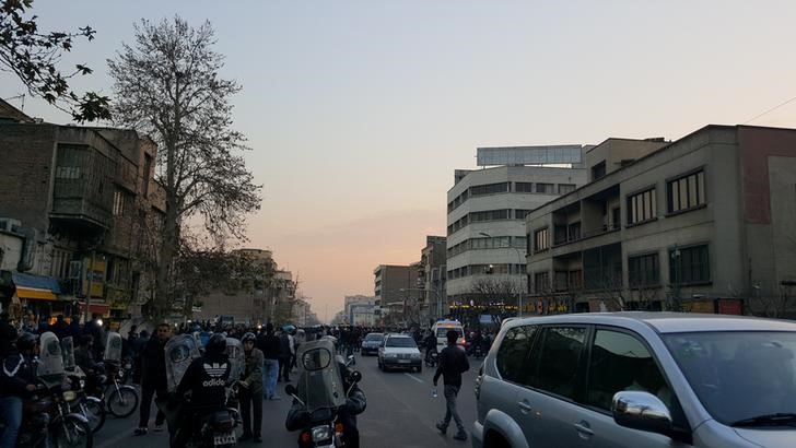 Nuevas protestas en Irán, un policía muerto y tres heridos
