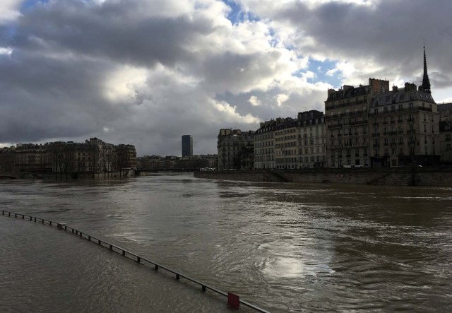 General view of the Seine River that overflows its banks as heavy rains throughout the country have caused flooding, in Paris, France, January 26, 2018. REUTERS/Sandra Auger