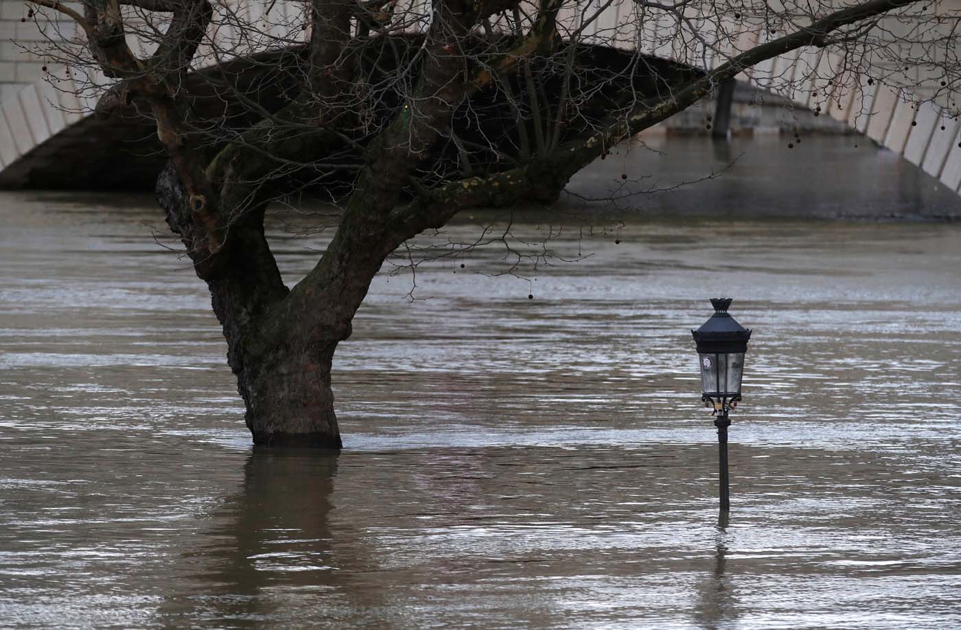 París sigue bajo el agua por crecida del Sena (fotos)
