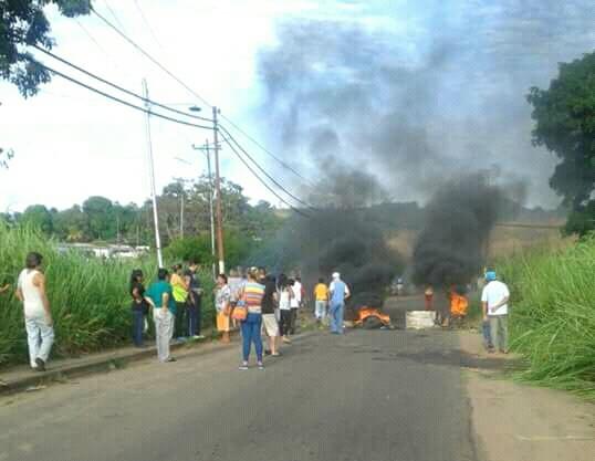 Habitantes de Upata siguen protesta por agua y comida #12Ene