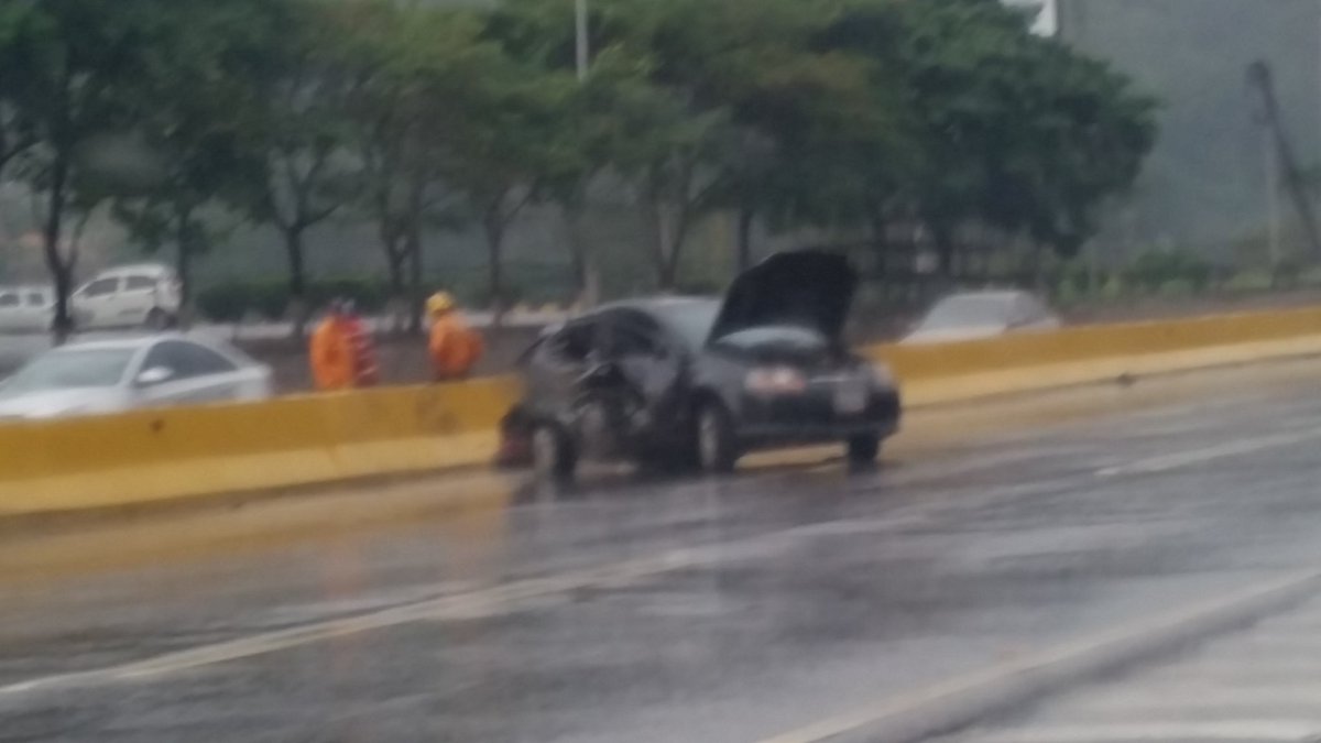 Accidente en la Gran Mariscal de Ayacucho dejó tres personas lesionadas #17Ene