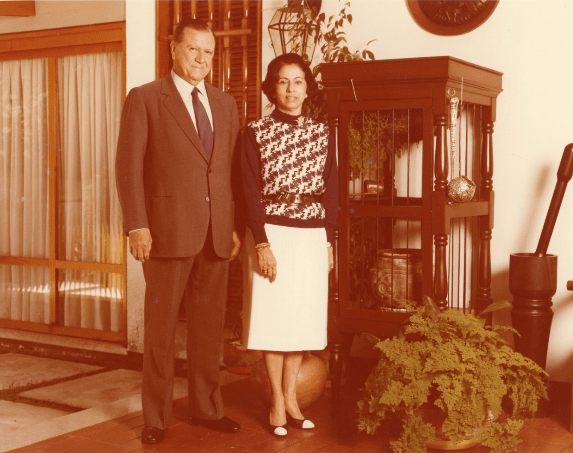 Alicia y Rafael Caldera en su casa de los Chorros, “Tinajero”, de donde salieron y regresaron las dos veces en que él fue Presidente (Foto: Nota de prensa)