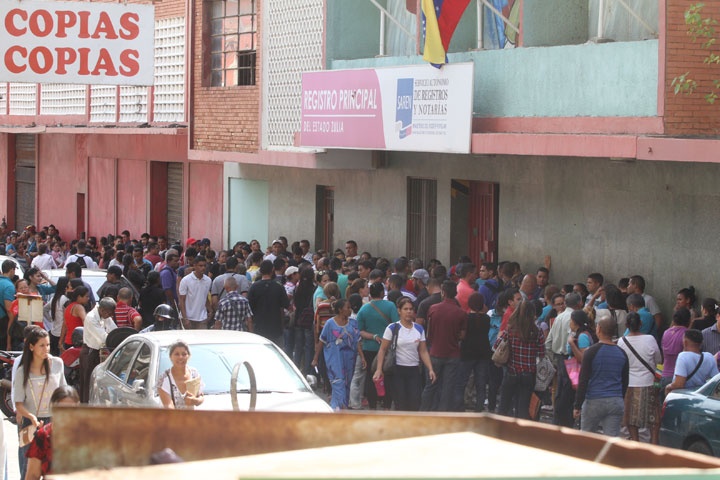 Crecen colas en el Registro Principal de Maracaibo para legalizar documentos