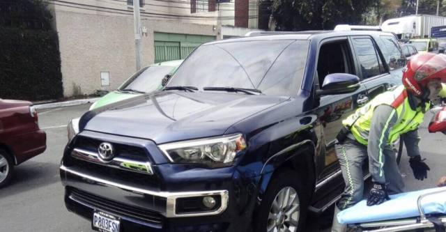 El carro en el que viajaba José Arturo Sierra, este viernes en la zona 11 de la Ciudad de Guatemala. TWITTER DE AMILCAR MONTEJO