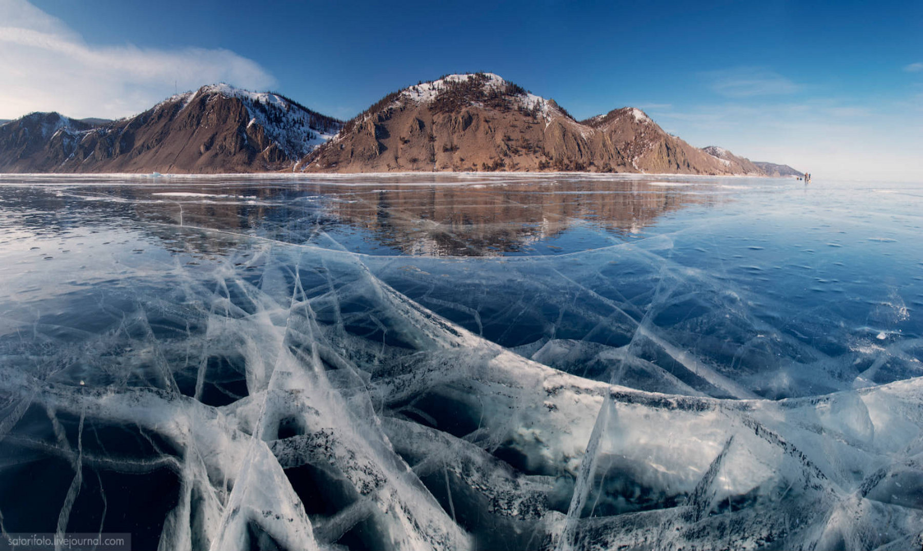 Impresionantes imágenes del lago Baikal congelado