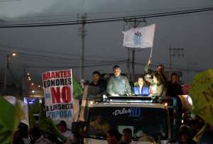 Gobierno y oposición en Ecuador cierran campaña para polémico referéndum sobre