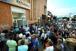 Protestaron en bancos del Táchira por pago incompleto de pensiones