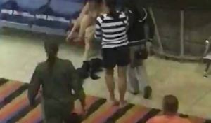 Nudista monta un show en Aeropuerto de Maiquetía (VIDEO)