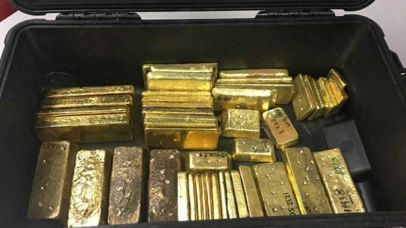 Detienen a venezolano en Aruba cuando pretendía transportar 50 kilos de oro a Holanda