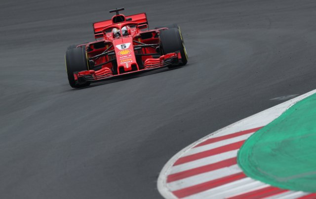 F1 Fórmula 1 - Sesión de prueba de Fórmula 1 - Circuit de Barcelona-Catalunya, Montmeló, España - 1 de marzo de 2018 Sebastian Vettel de Ferrari durante las pruebas REUTERS / Albert Gea