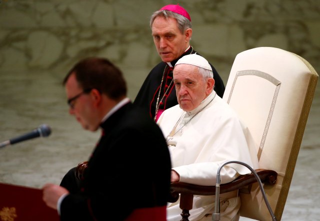 El Papa Francisco dirige su audiencia general de los miércoles en la sala de Pablo VI en el Vaticano el 7 de marzo de 2018. REUTERS / Tony Gentile