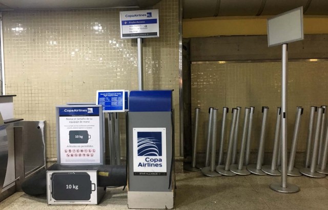 Airport signs and materials of Panama's Copa Airlines counetrs are piled against a wall at Caracas' international airport on April 6, 2018 after Venezuela suspended the company's flights in an escalating diplomatic row. Panama on April 5 ordered Venezuela's ambassador out and recalled its own envoy to the country as Caracas imposed sanctions on senior Panamanian officials and suspended flights in an escalating diplomatic row. At issue is Panama's alignment with other Latin American countries as well as the European Union, Canada and the United States that have taken measures against President Nicolas Maduro's and his government on the grounds that he is undemocratically tightening his hold on power. / AFP PHOTO / Federico PARRA