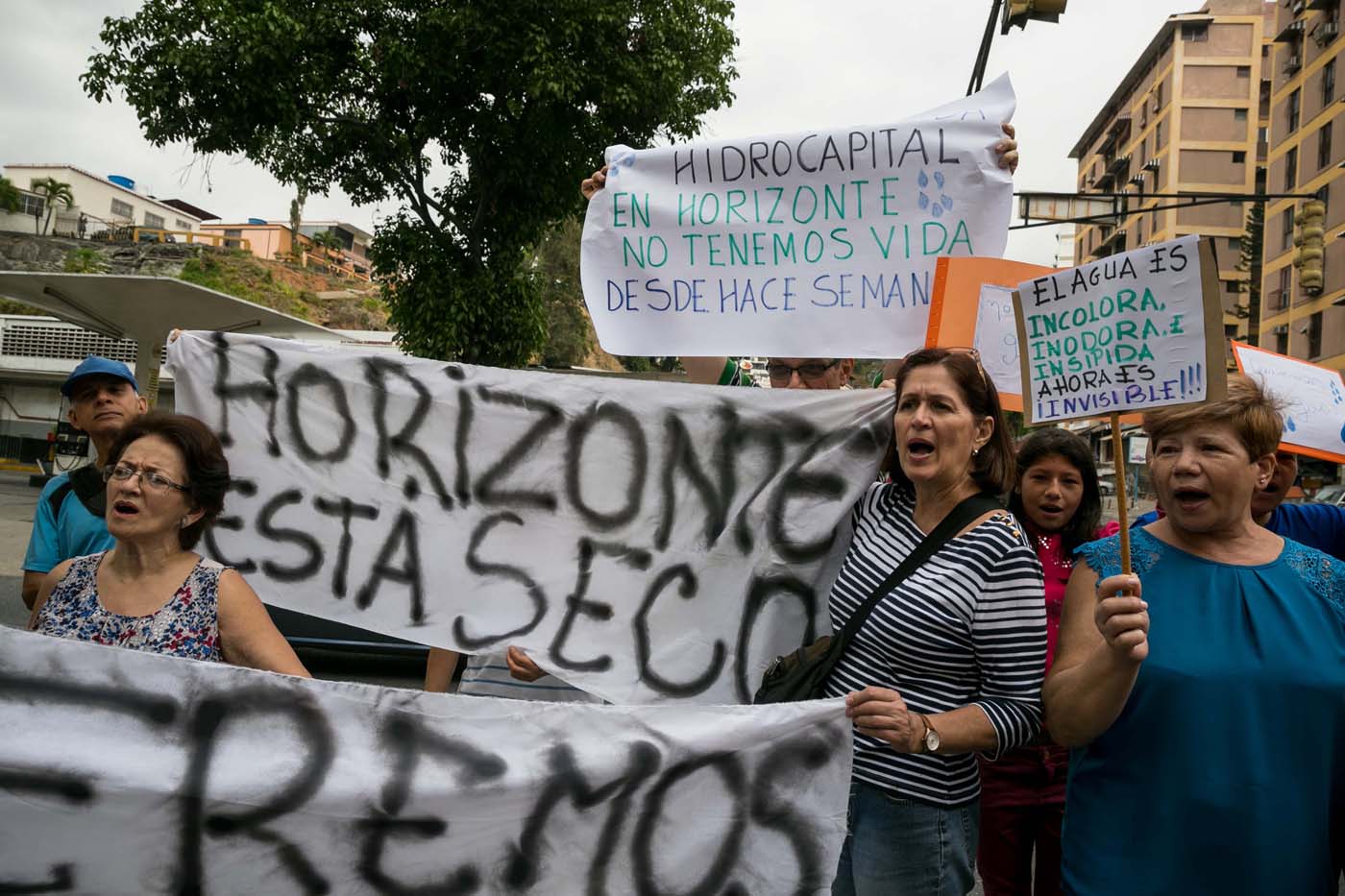 La grave crisis hace que los venezolanos salgan de nuevo a la calle #27Abr (fotos)