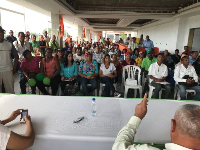 Un total de 13 juramentaciones de comandos de campaña en Guatire y los seis municipios que componen el eje barloventeño, realizó Claudio Fermín, Jefe de campaña de Henri Falcón (Foto: Nota de prensa)