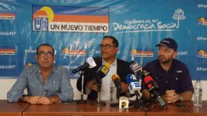 Maduro es el autor intelectual del aislamiento de Venezuela, aseguró Carlos Valero