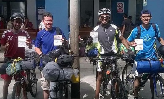 ¡A pedal limpio! Cuatro venezolanos llegaron a Perú (Fotos)