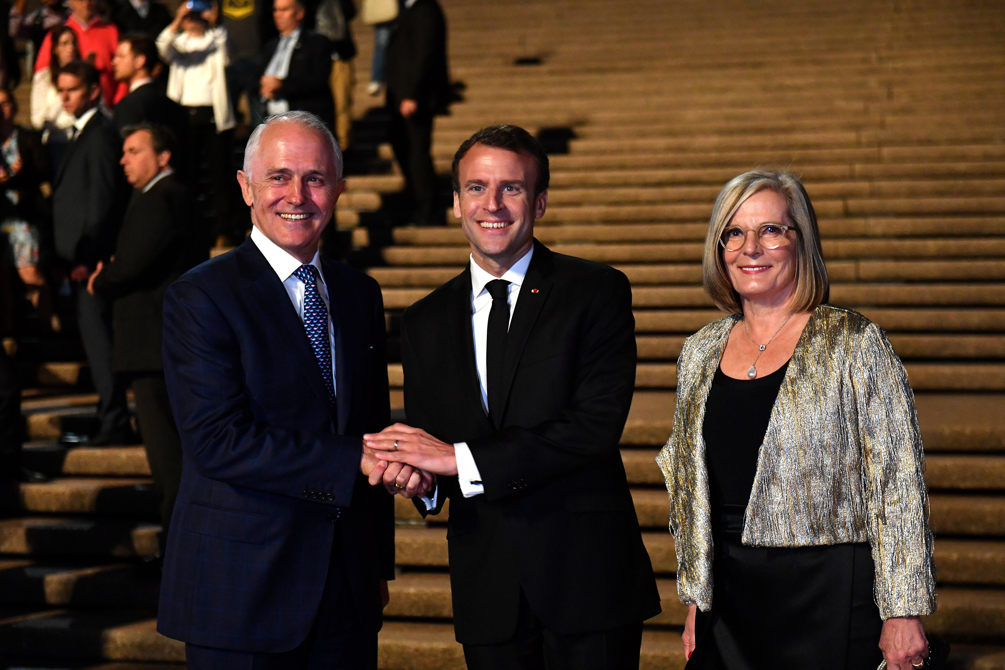 ¡Tremendo pelón! Macron llama “deliciosa” a esposa del primer ministro australiano