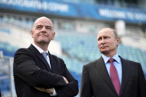 Putin e Infantino visitan estadio de Sochi donde debutará España con Portugal