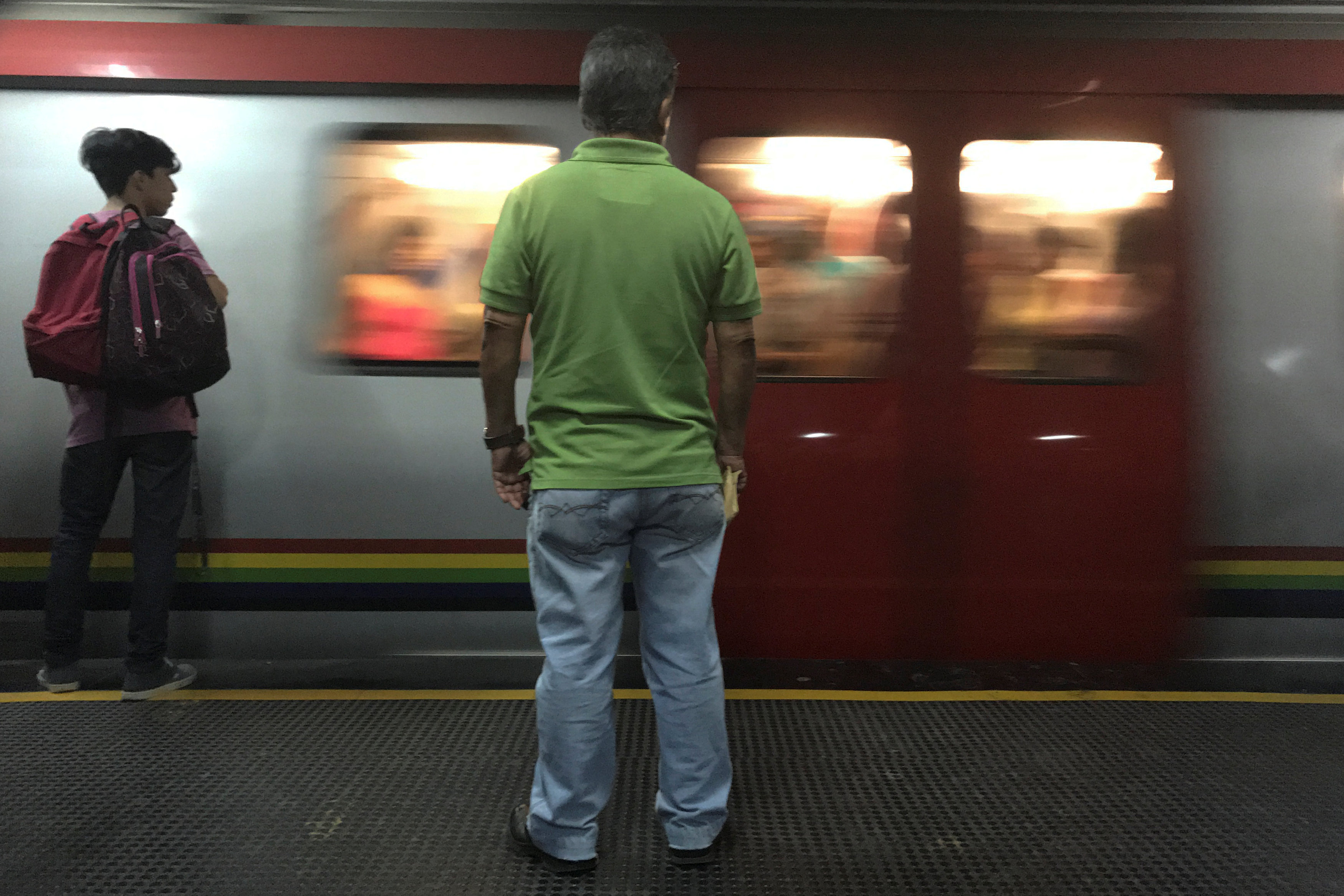 A falta de boletos, el metro de Caracas ofrece viajes gratis (Fotos)