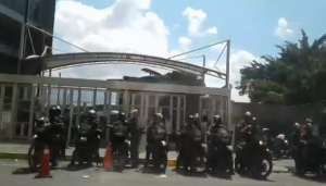 GNB se encuentra en los alrededores del Sebin en Plaza Venezuela #16May (foto y video)