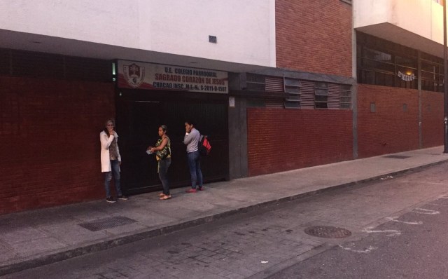 Centro electoral en Chacao, estado Miranda // Foto @coweddle