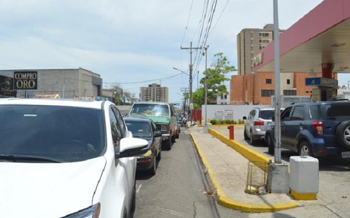 En Maracaibo usuarios tardaron hasta dos horas para surtir de gasolina