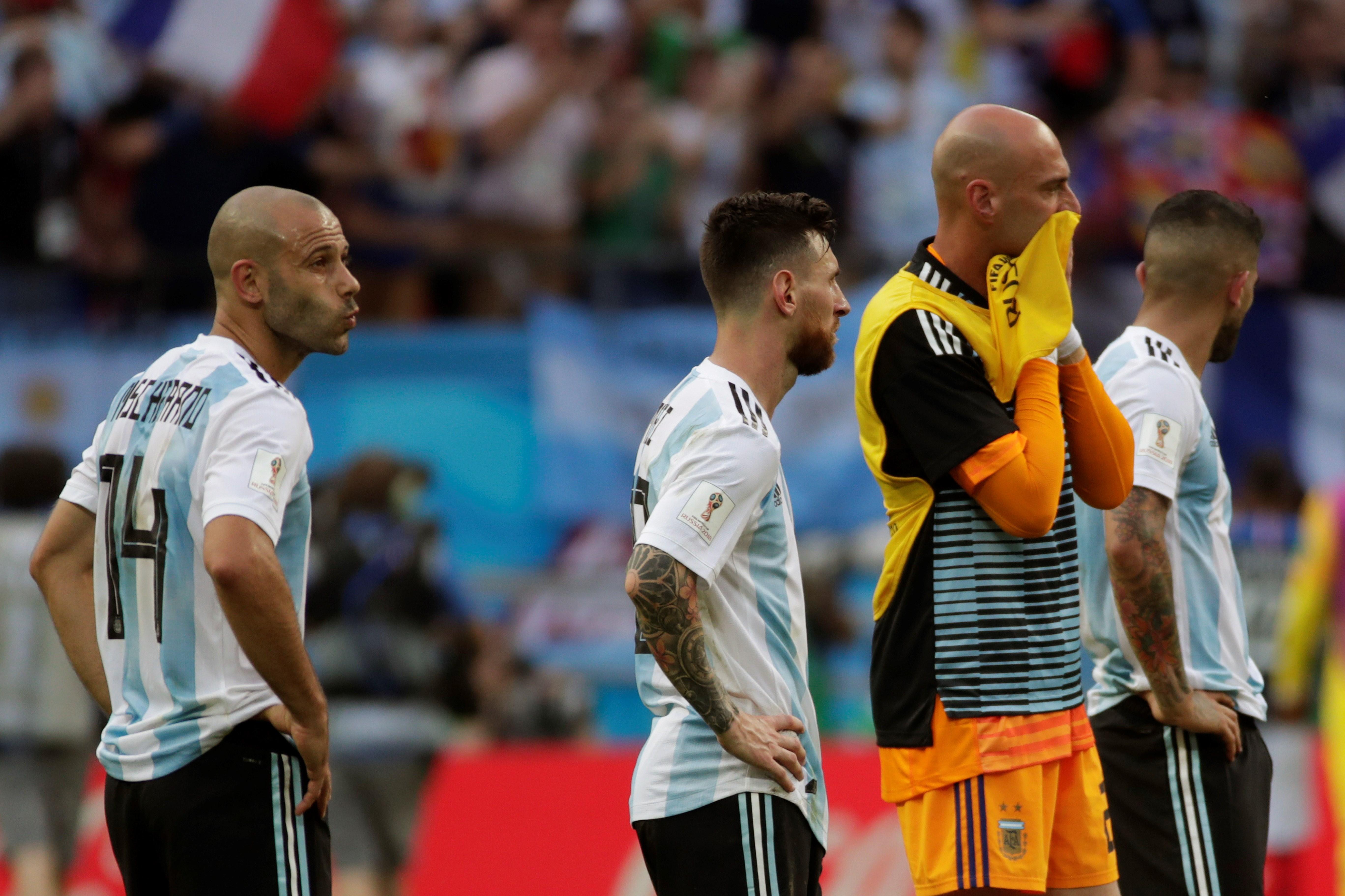 Mascherano anima a Messi para continuar en la selección argentina