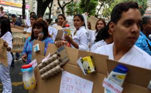 Enfermeras piden a los venezolanos sumarse a las protestas por salarios y medicinas