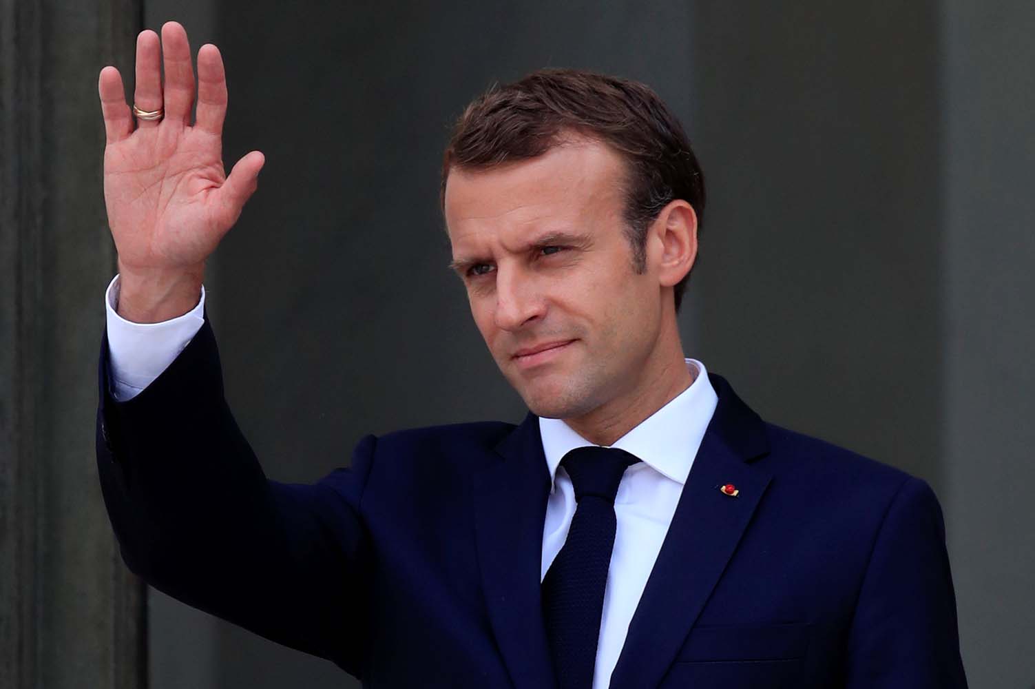 Macron aplaza su visita a Serbia por las protestas sociales en París